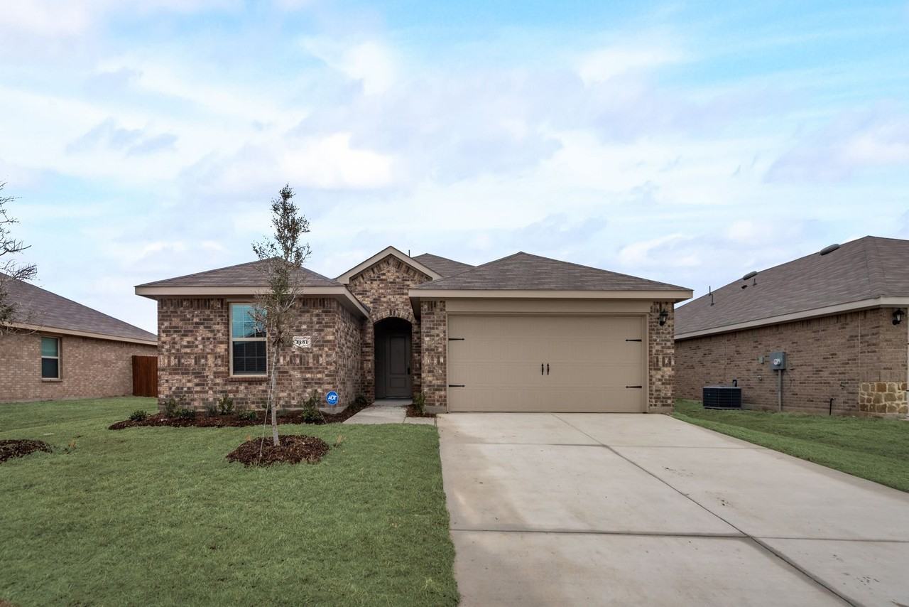 1131 Elijah Way - Photo 3 of 18