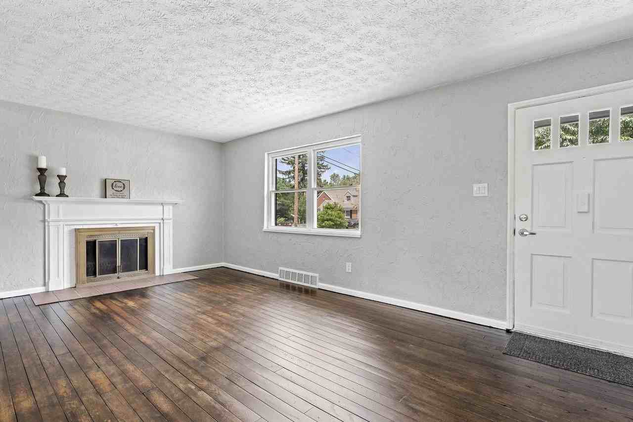 110 S Bromfield Rd - Photo 4 of 34