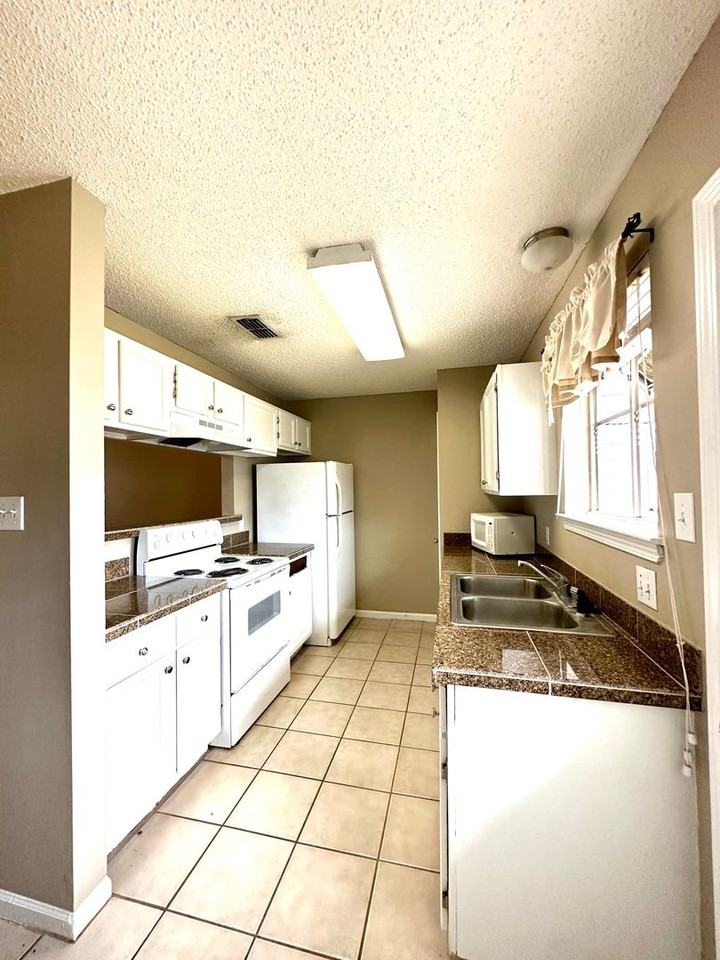 84 Higgins Ct - Photo 3 of 16
