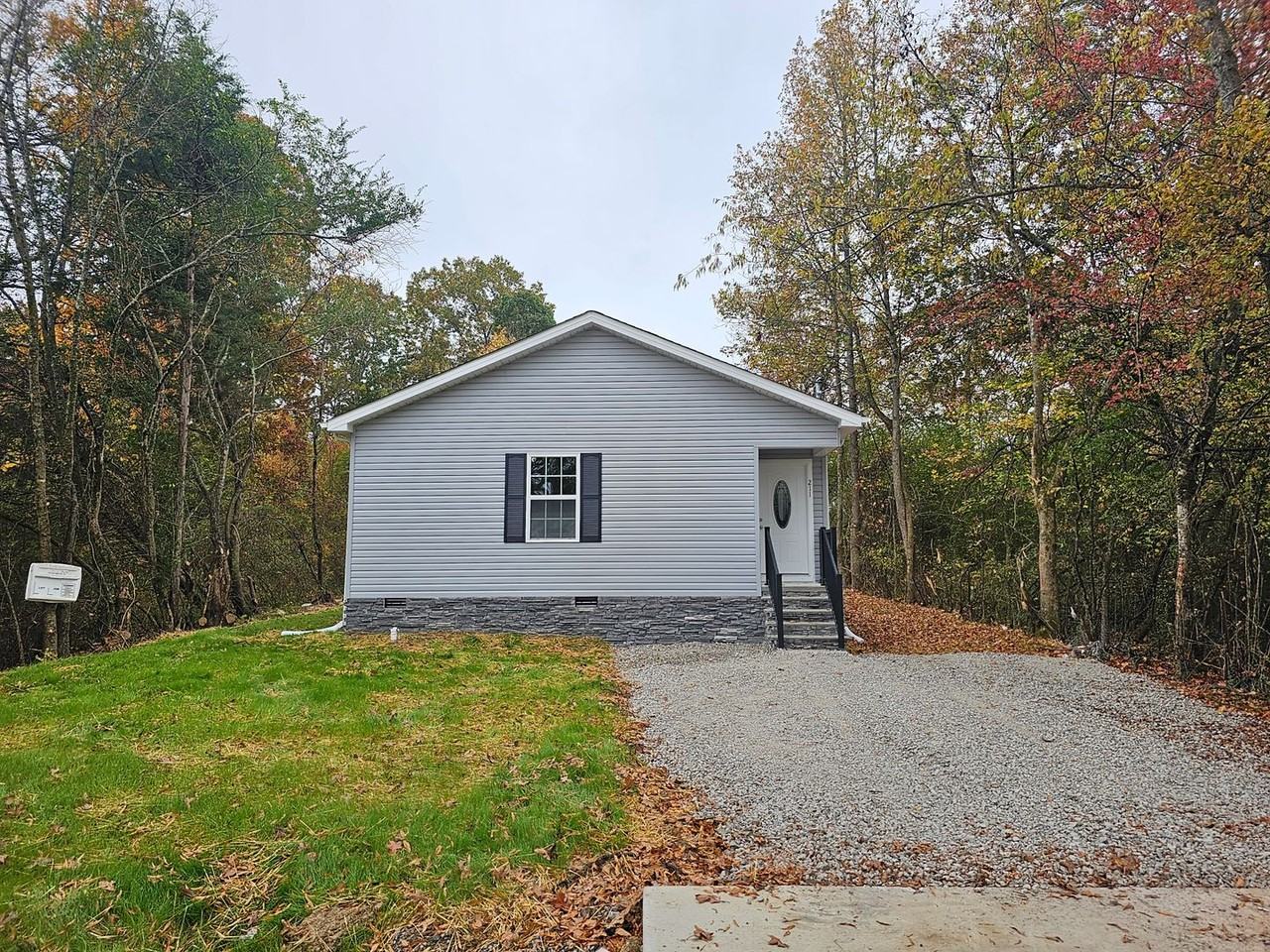 211 Sims Ln - Photo 2 of 13
