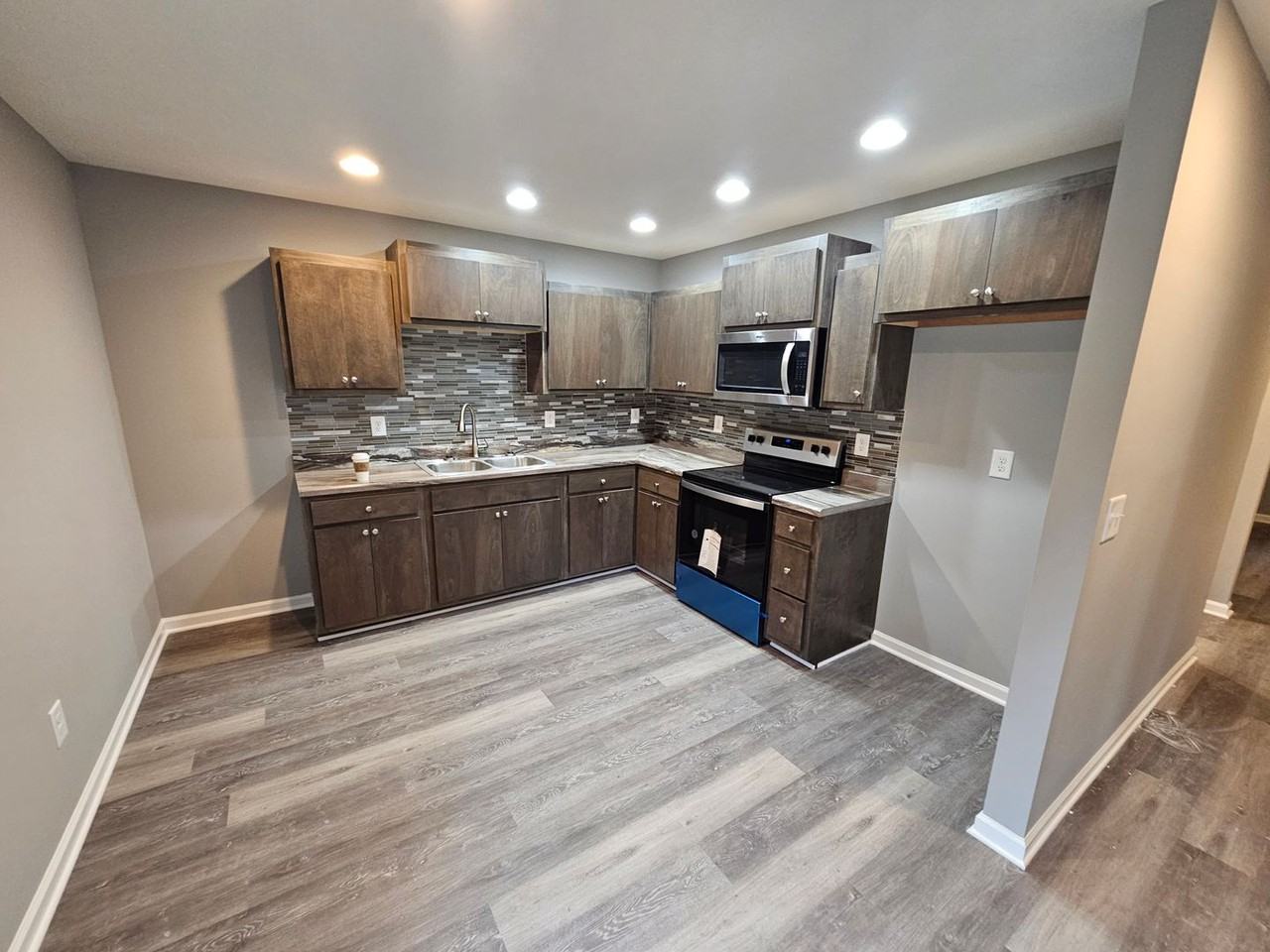 211 Sims Ln - Photo 4 of 13