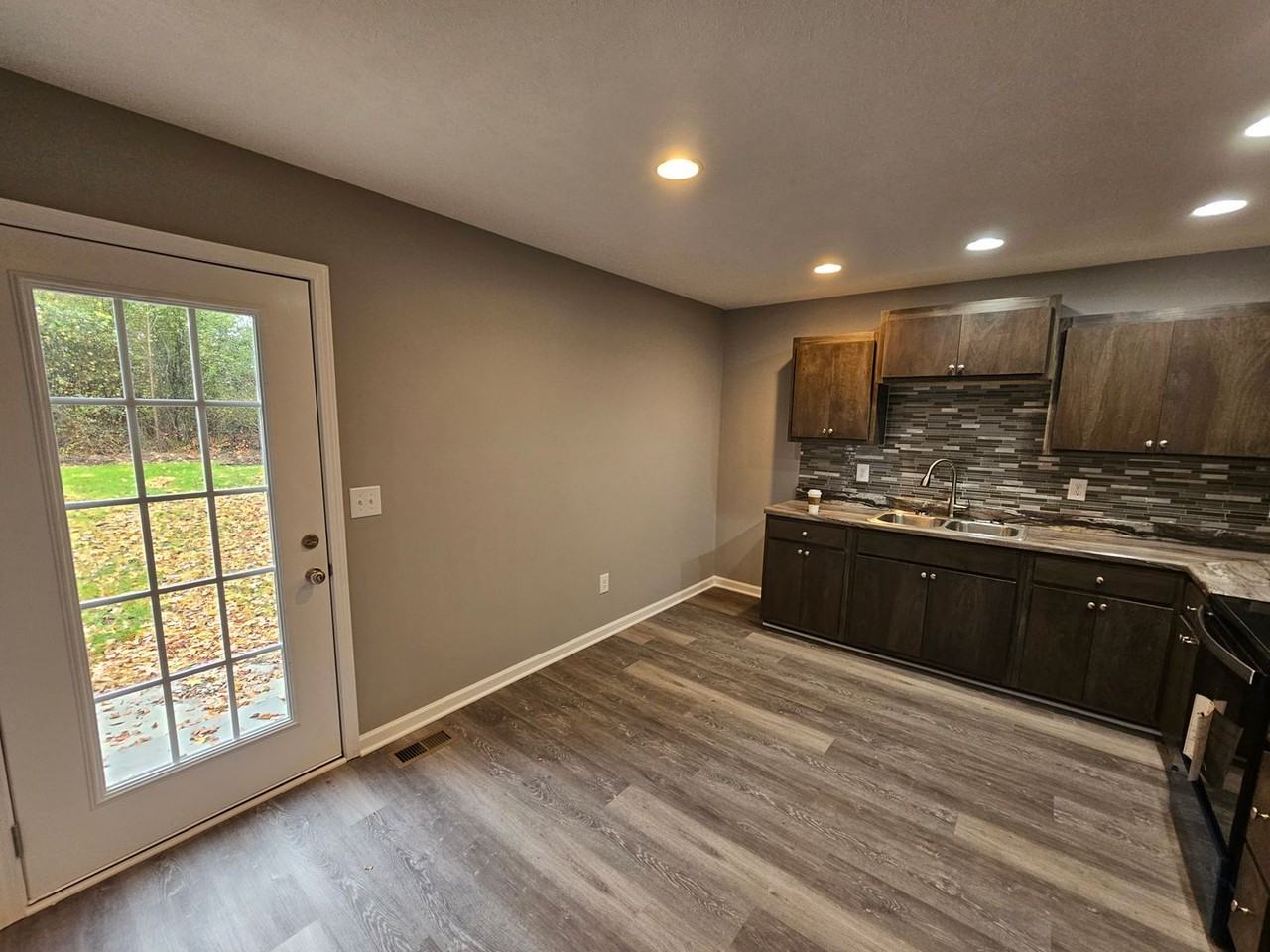 211 Sims Ln - Photo 5 of 13