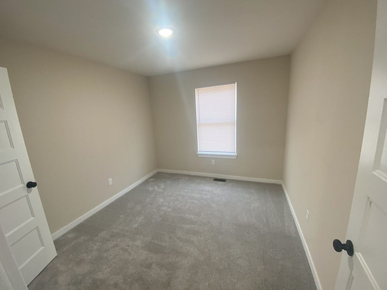 433 E Logan St - Photo 4 of 10