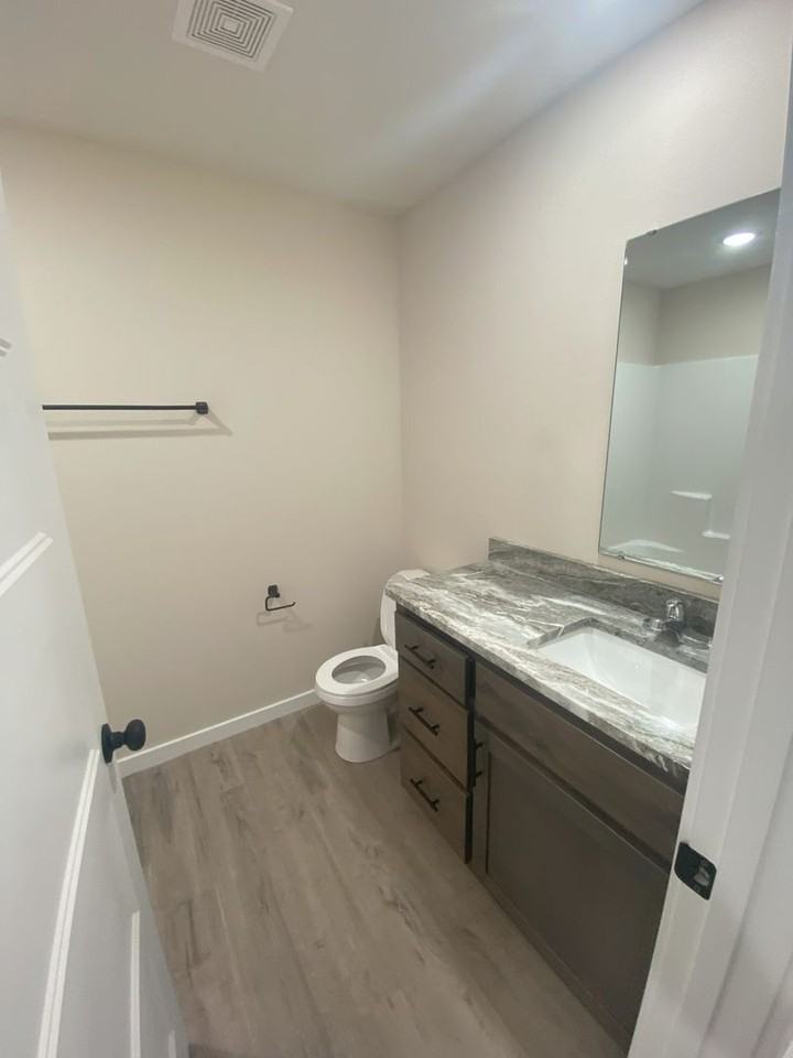 433 E Logan St - Photo 5 of 10