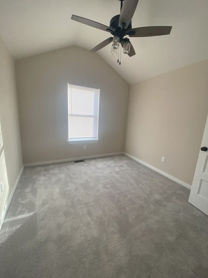 433 E Logan St - Photo 6 of 10