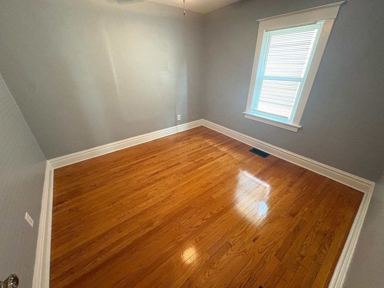 13 N Hartnett Ave - Photo 4 of 10