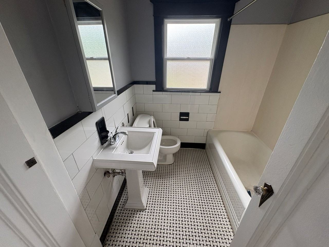 13 N Hartnett Ave - Photo 5 of 10