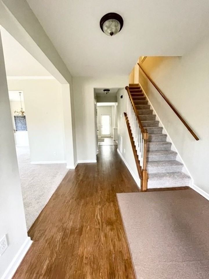 1424 Clairmonte Cir - Photo 2 of 17