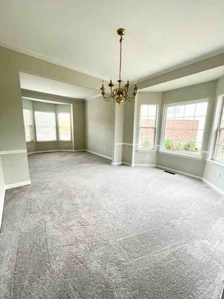 1424 Clairmonte Cir - Photo 4 of 17
