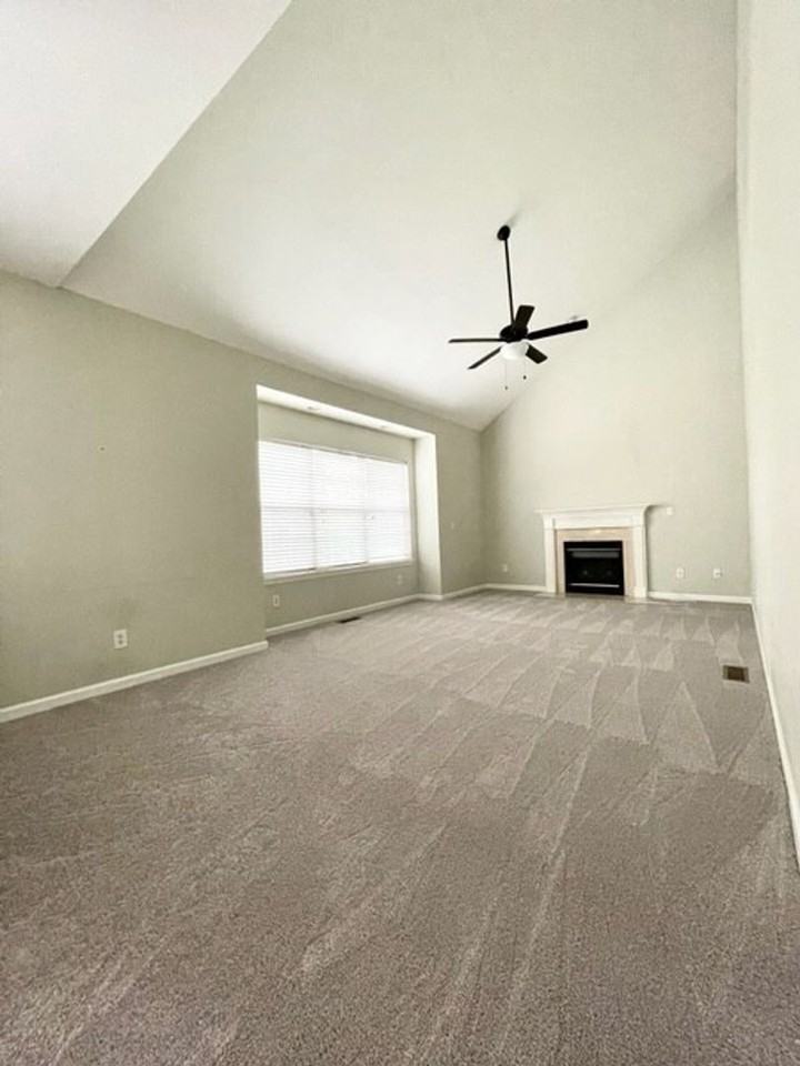 1424 Clairmonte Cir - Photo 7 of 17