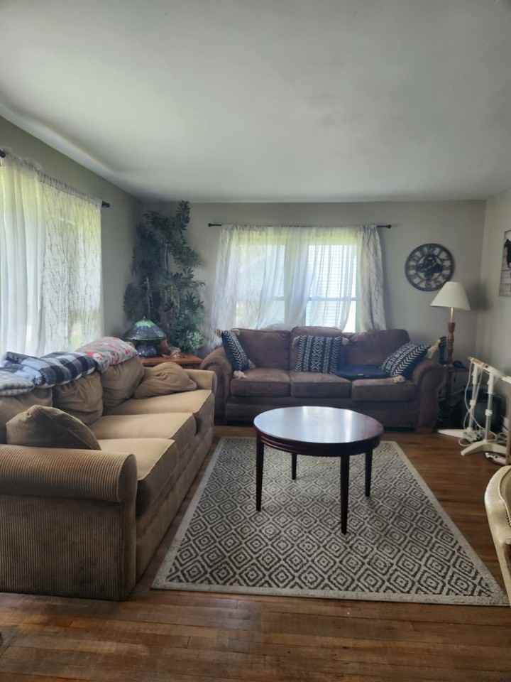 627 Division St - Photo 5 of 5