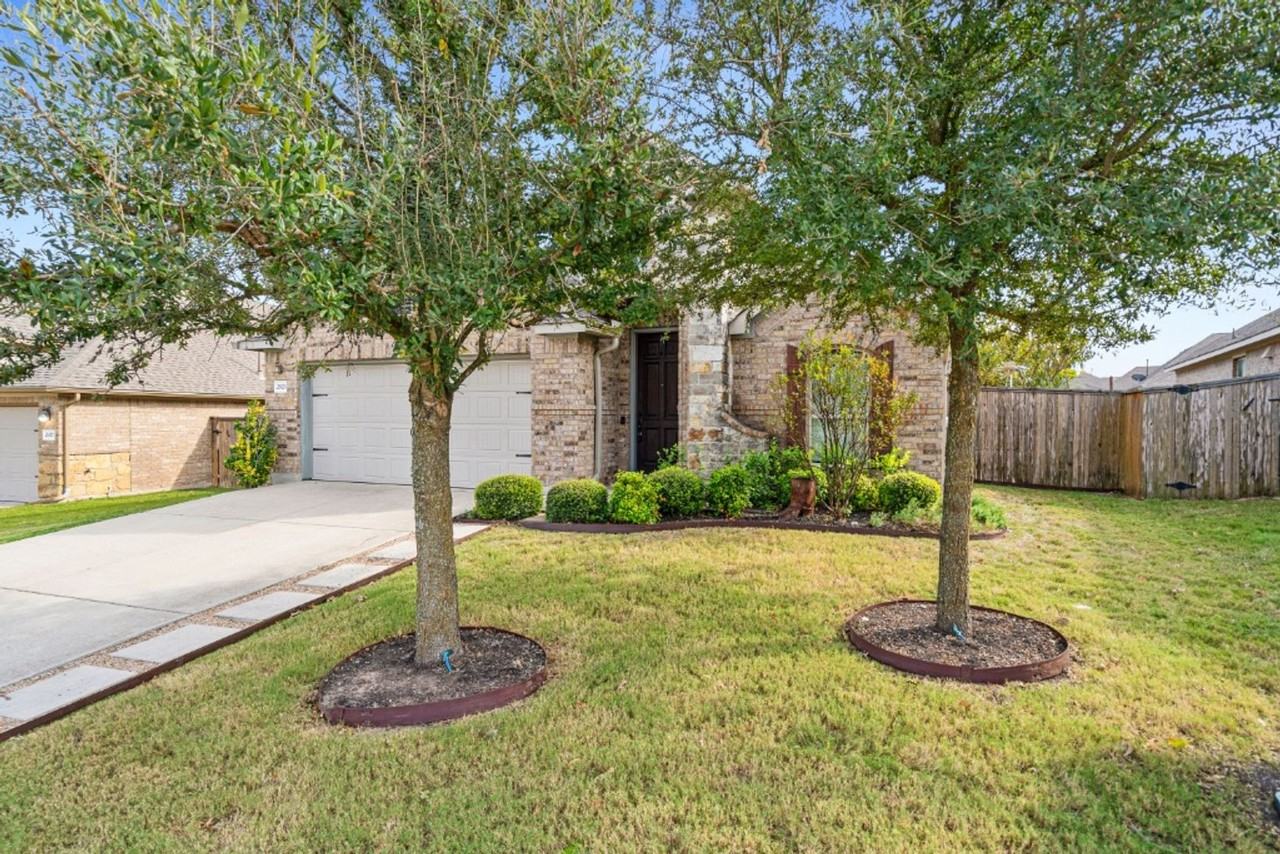 2923 Bluffstone Dr - Photo 3 of 32