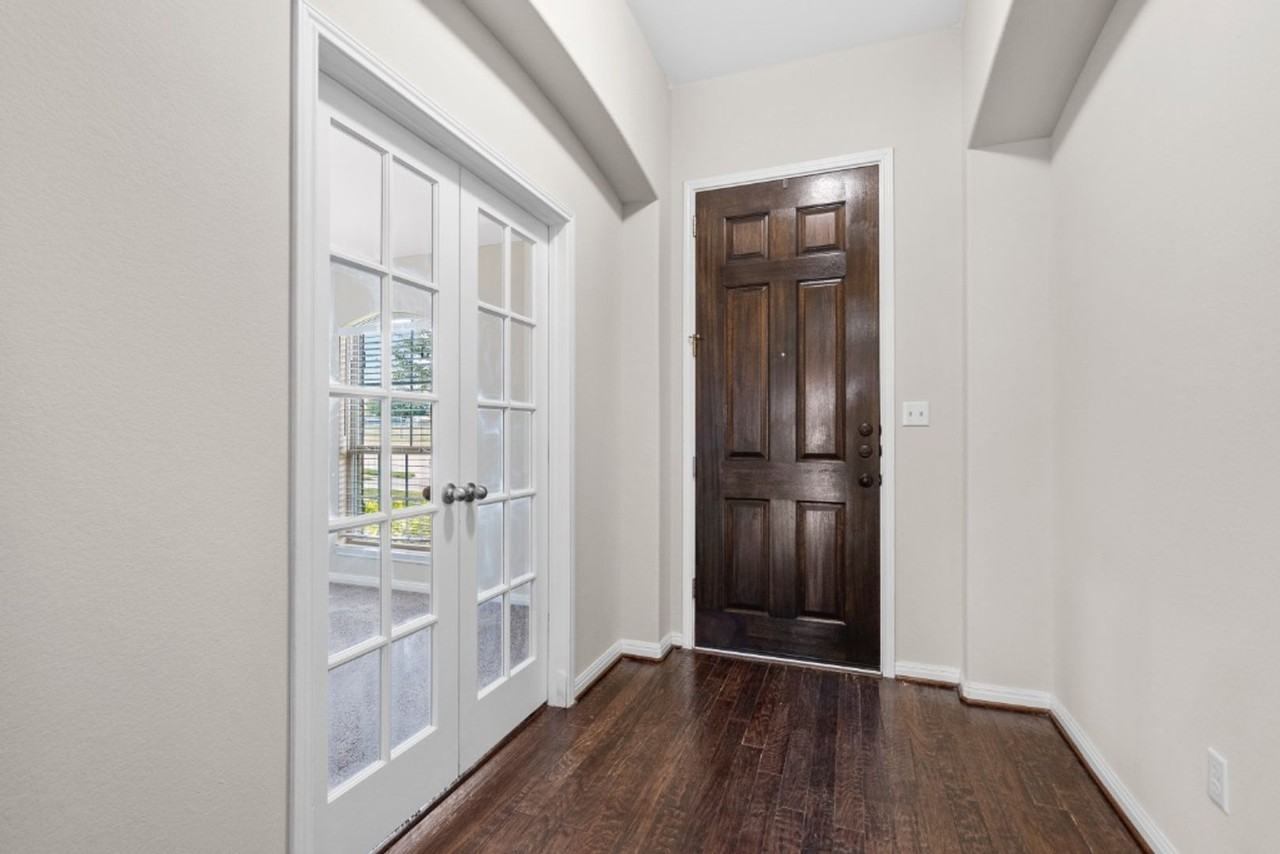 2923 Bluffstone Dr - Photo 4 of 32