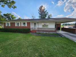 featured image of 267 N Spring St