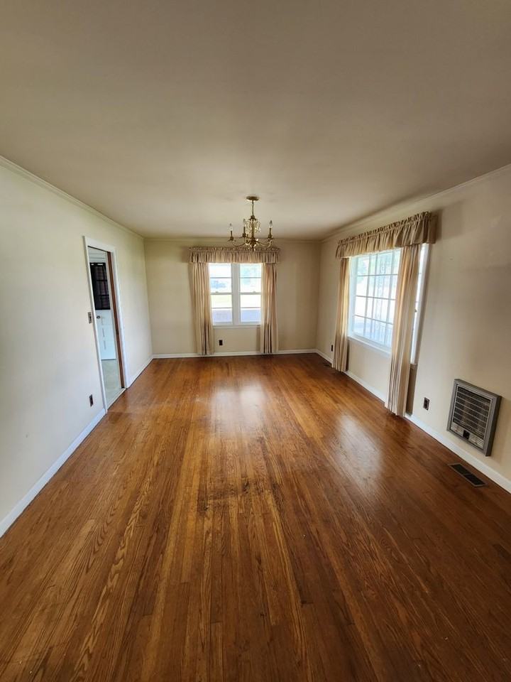267 N Spring St - Photo 5 of 13