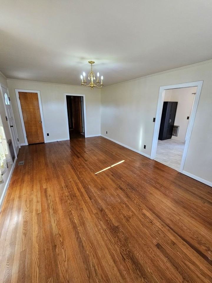 267 N Spring St - Photo 6 of 13