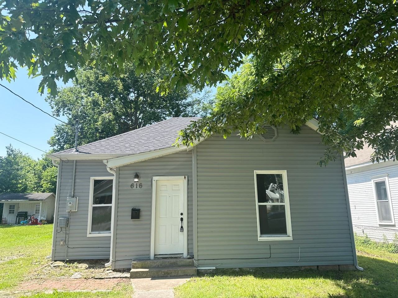 616 W Webster St - Photo 2 of 15