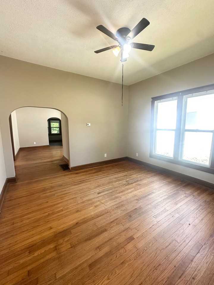 616 W Webster St - Photo 3 of 15