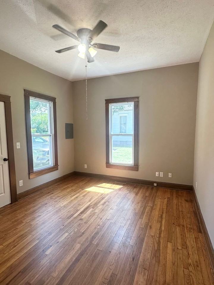 616 W Webster St - Photo 5 of 15