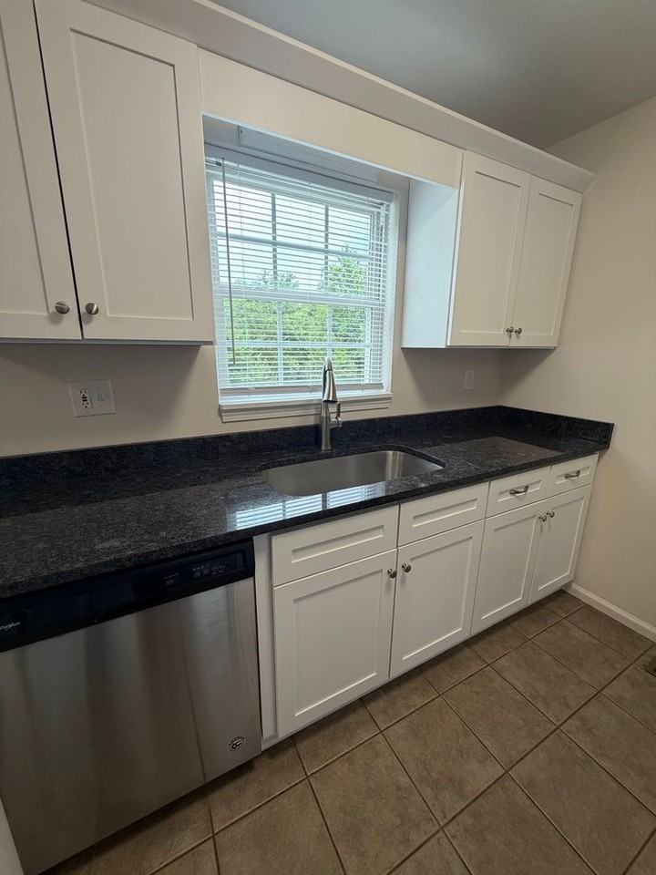 12 Ivy Ct - Photo 3 of 9