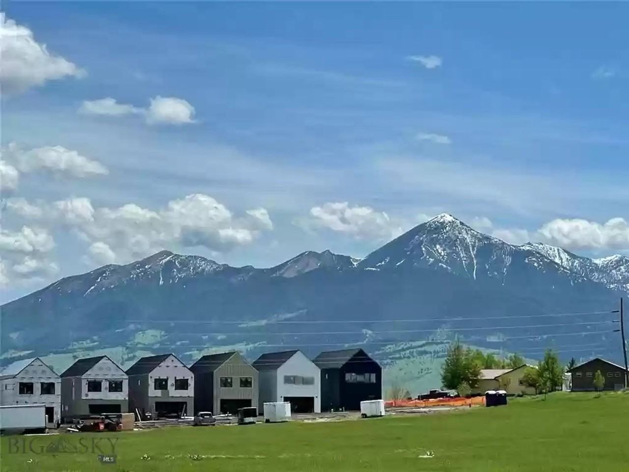 Elevated Montana Living: Where the Peaks Meet Your Front Door - Photo 3 of 8