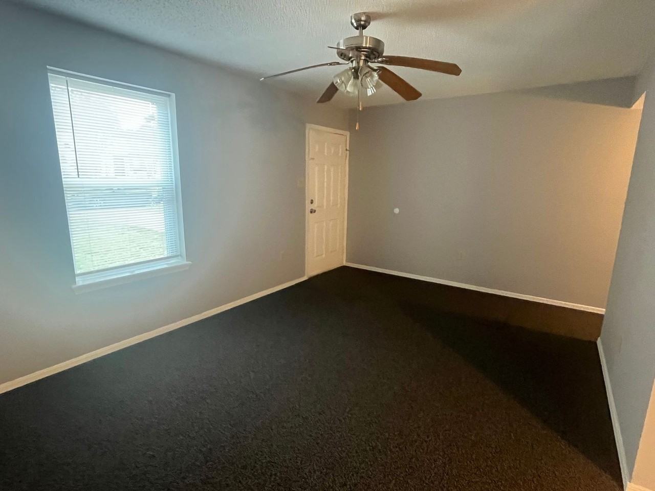 2207 S Hartford Cv - Photo 3 of 15