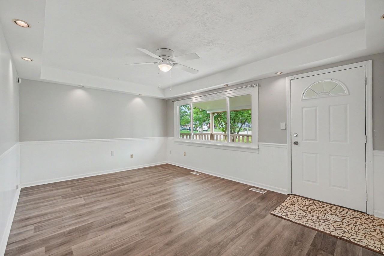 9500 Ridgemoor Ave - Photo 4 of 27