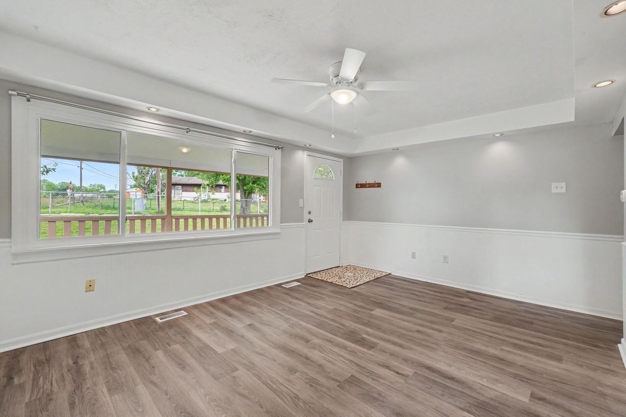 9500 Ridgemoor Ave - Photo 5 of 27
