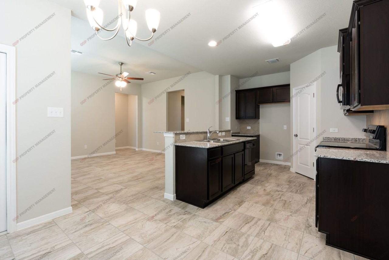 7429 Hudson Grove Dr - Photo 3 of 18