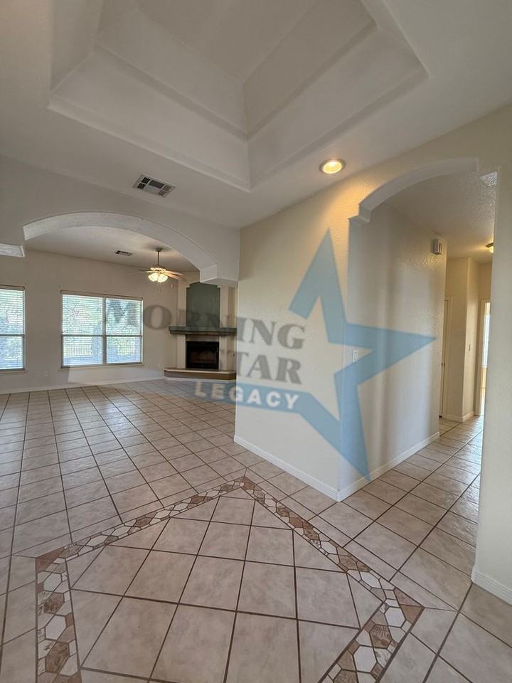 2935 Scenic Cir - Photo 2 of 44