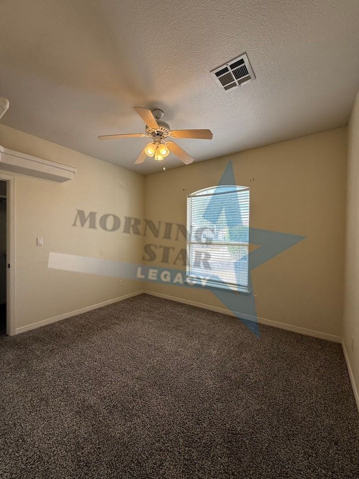 2935 Scenic Cir - Photo 4 of 44