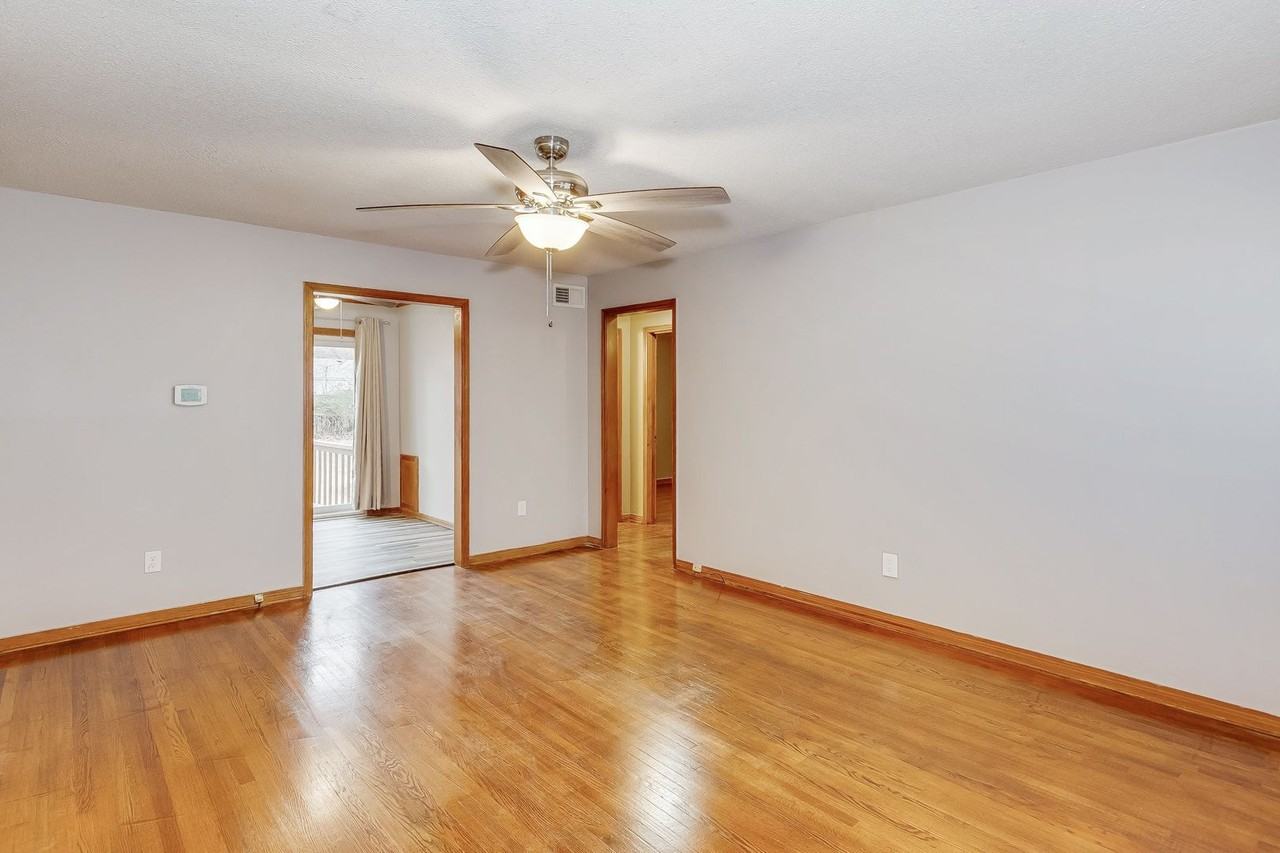 2226 S Green St - Photo 2 of 10