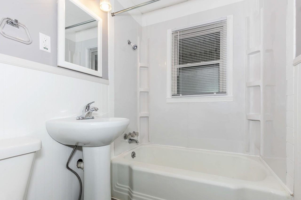 2226 S Green St - Photo 7 of 10