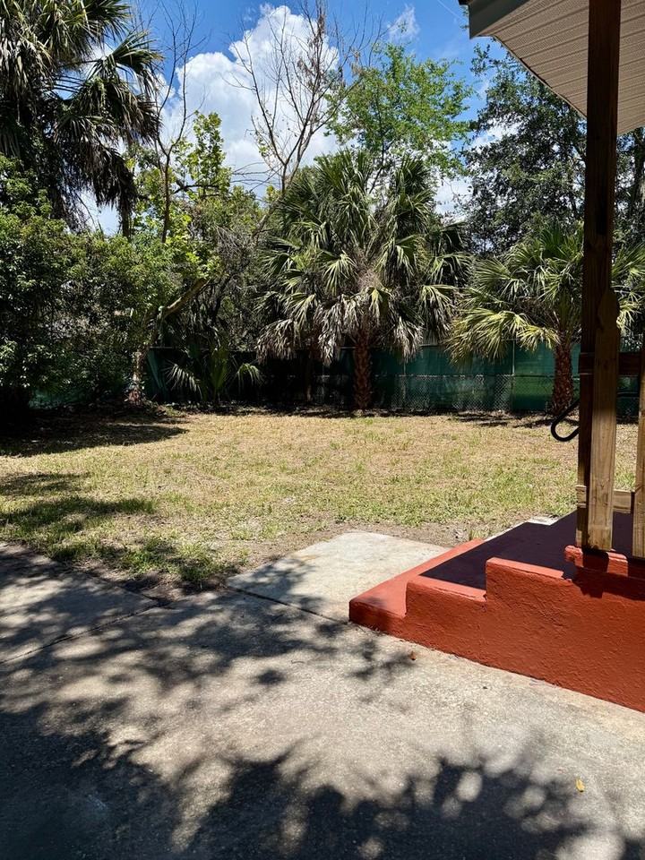 844 Saranac St - Photo 3 of 19