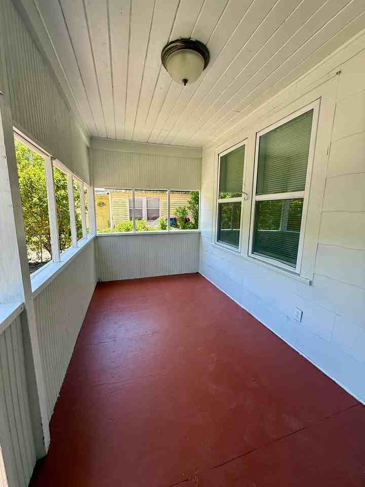 844 Saranac St - Photo 4 of 19