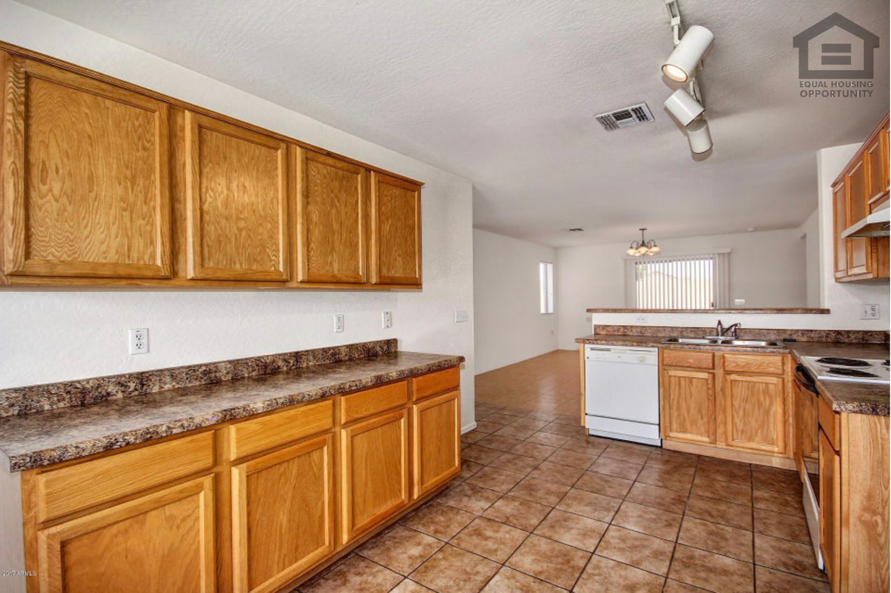 7407 S Sunrise Way - Photo 7 of 28