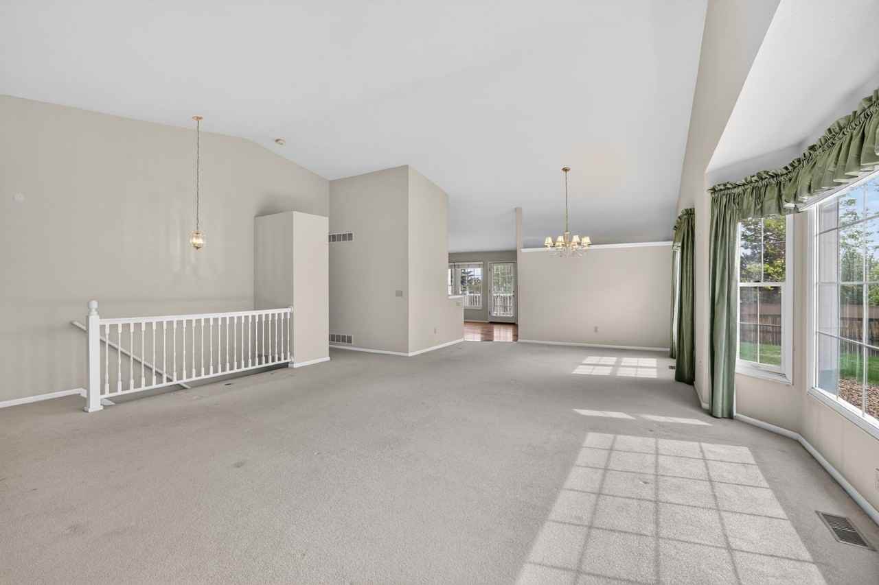 8970 Greenwich Ct - Photo 3 of 27