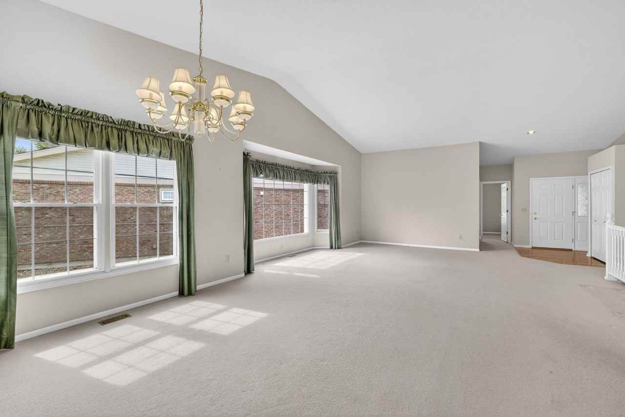 8970 Greenwich Ct - Photo 5 of 27