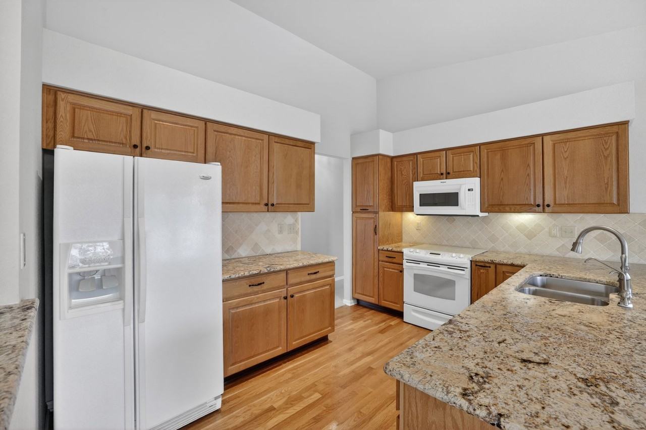 8970 Greenwich Ct - Photo 7 of 27