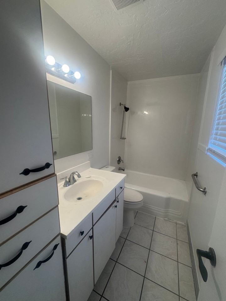 717 E 12065 S - Photo 5 of 10