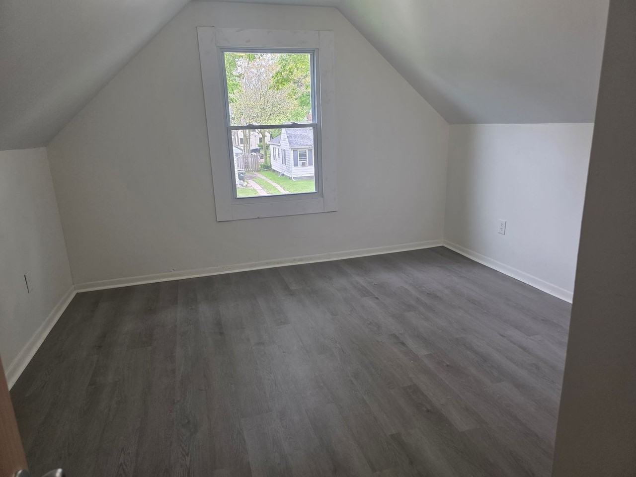 1423 Johnson St - Photo 5 of 18