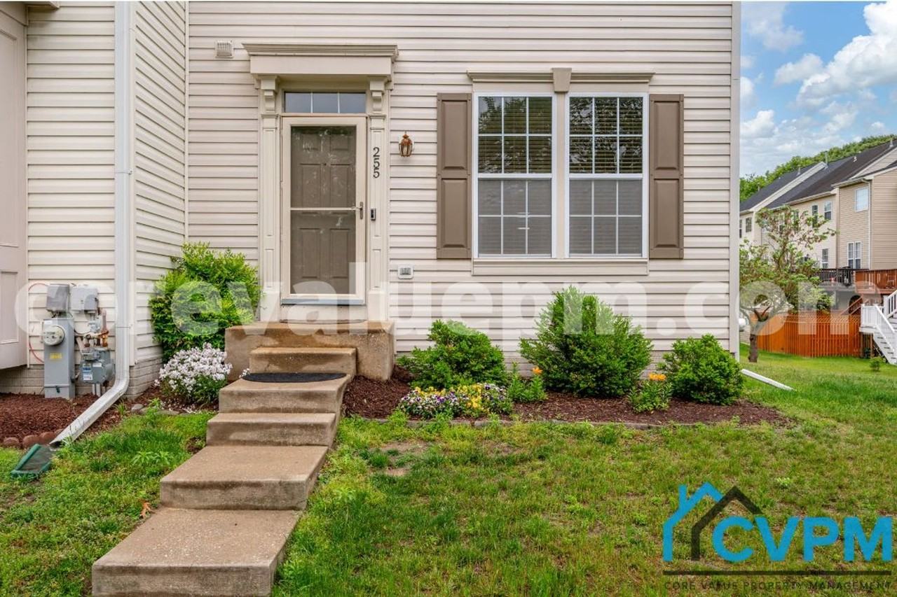 255 Seneca Ter - Photo 3 of 27