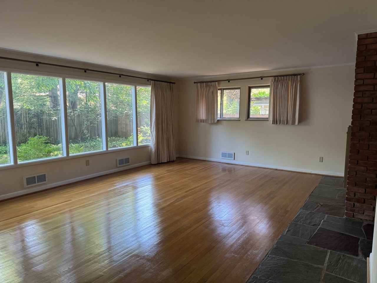 3134 Herrick Rd - Photo 3 of 23