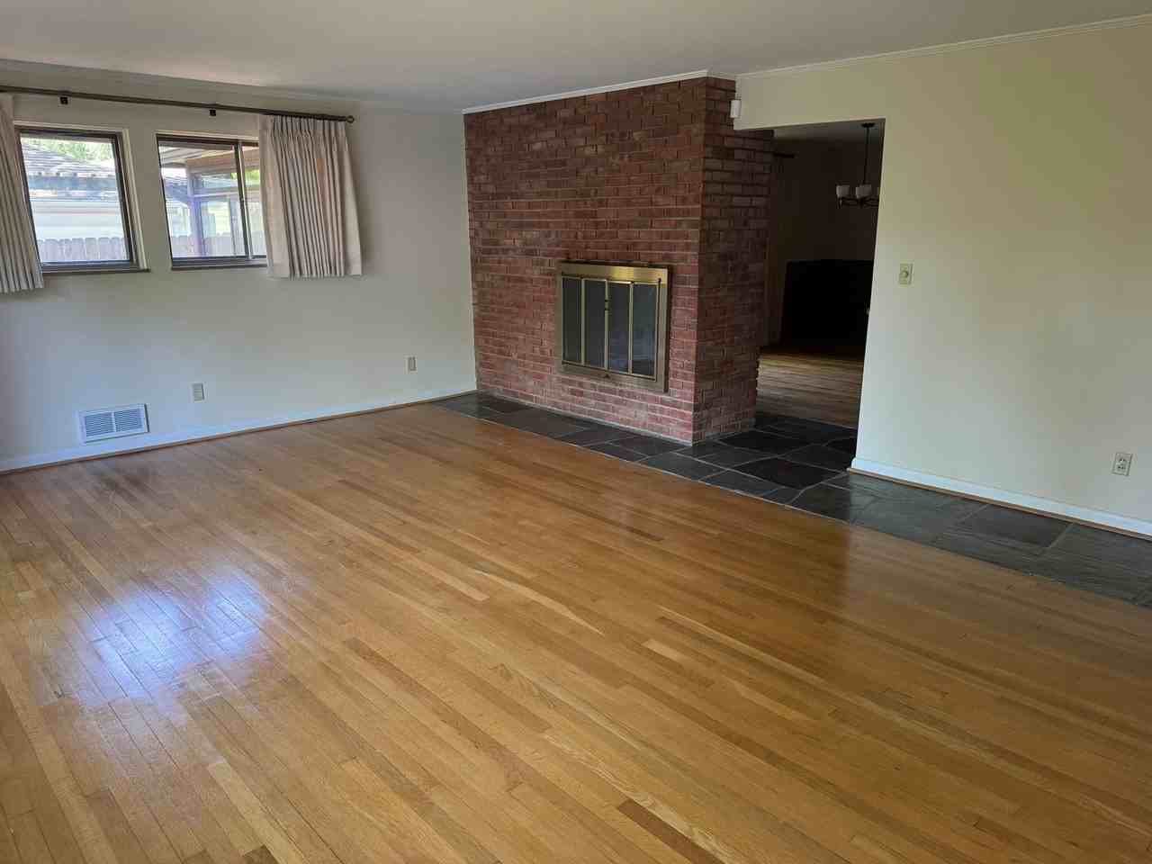 3134 Herrick Rd - Photo 4 of 23