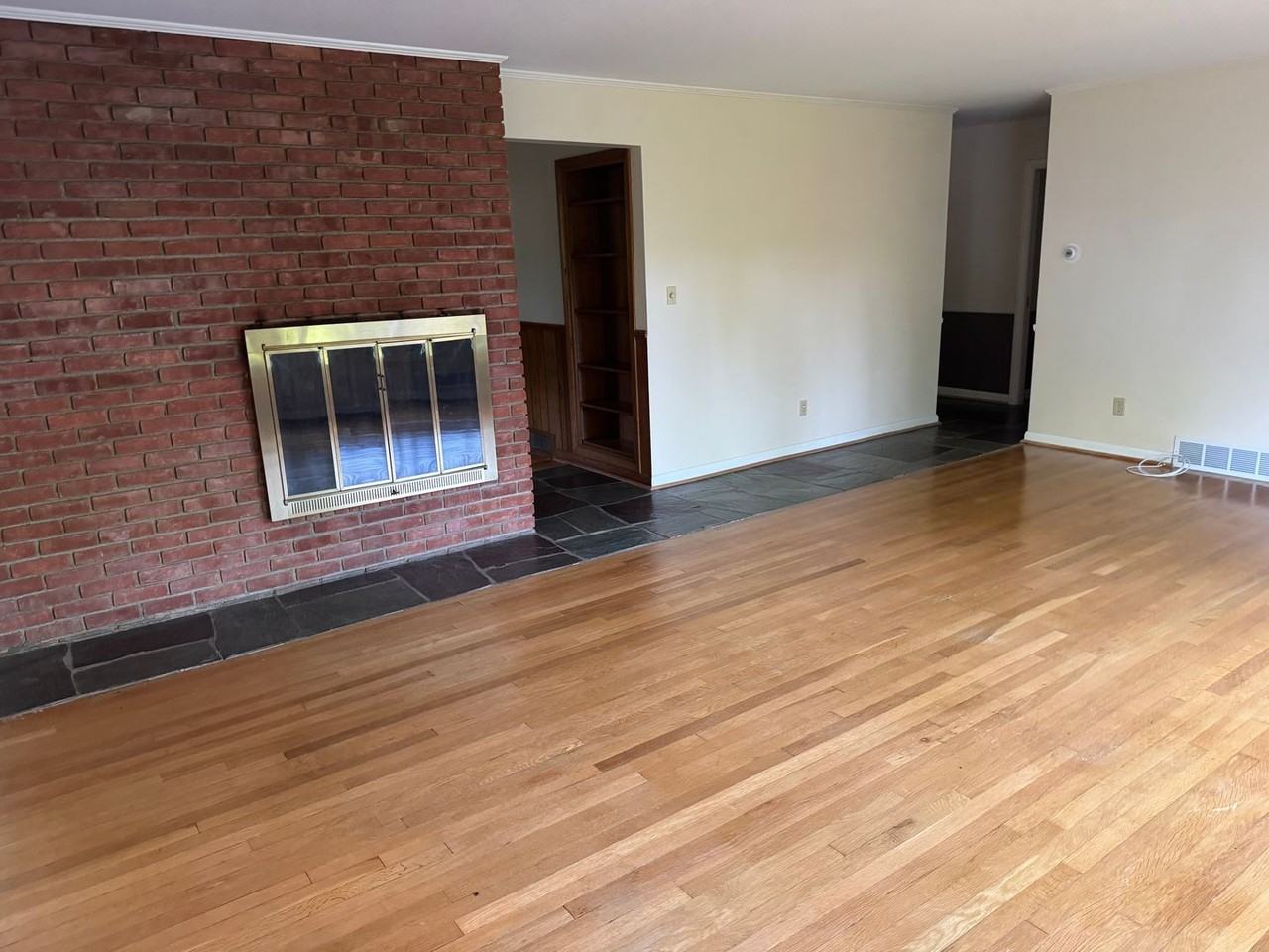 3134 Herrick Rd - Photo 5 of 23
