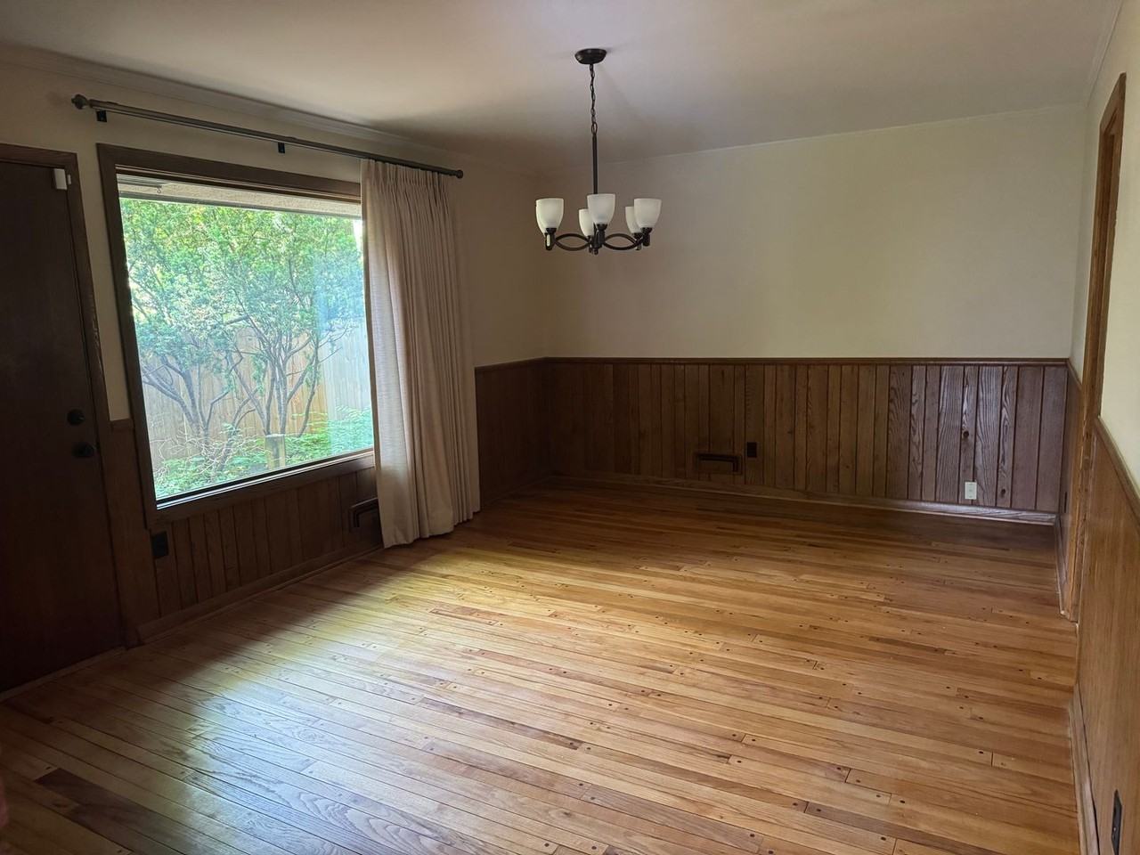 3134 Herrick Rd - Photo 6 of 23