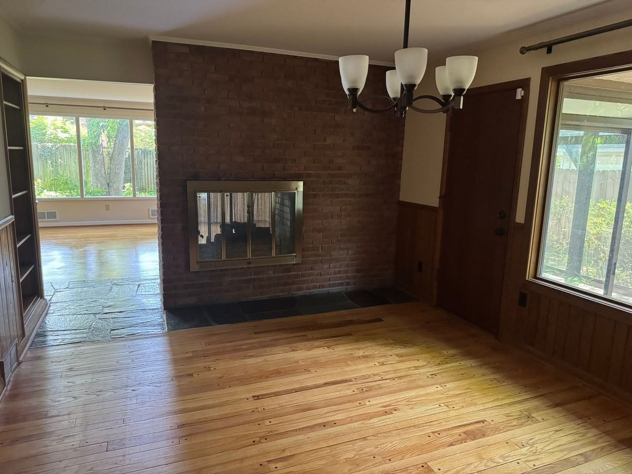 3134 Herrick Rd - Photo 7 of 23