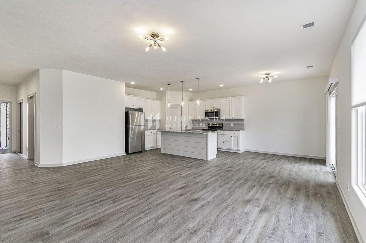 12314 N 149th Cir - Photo 4 of 16