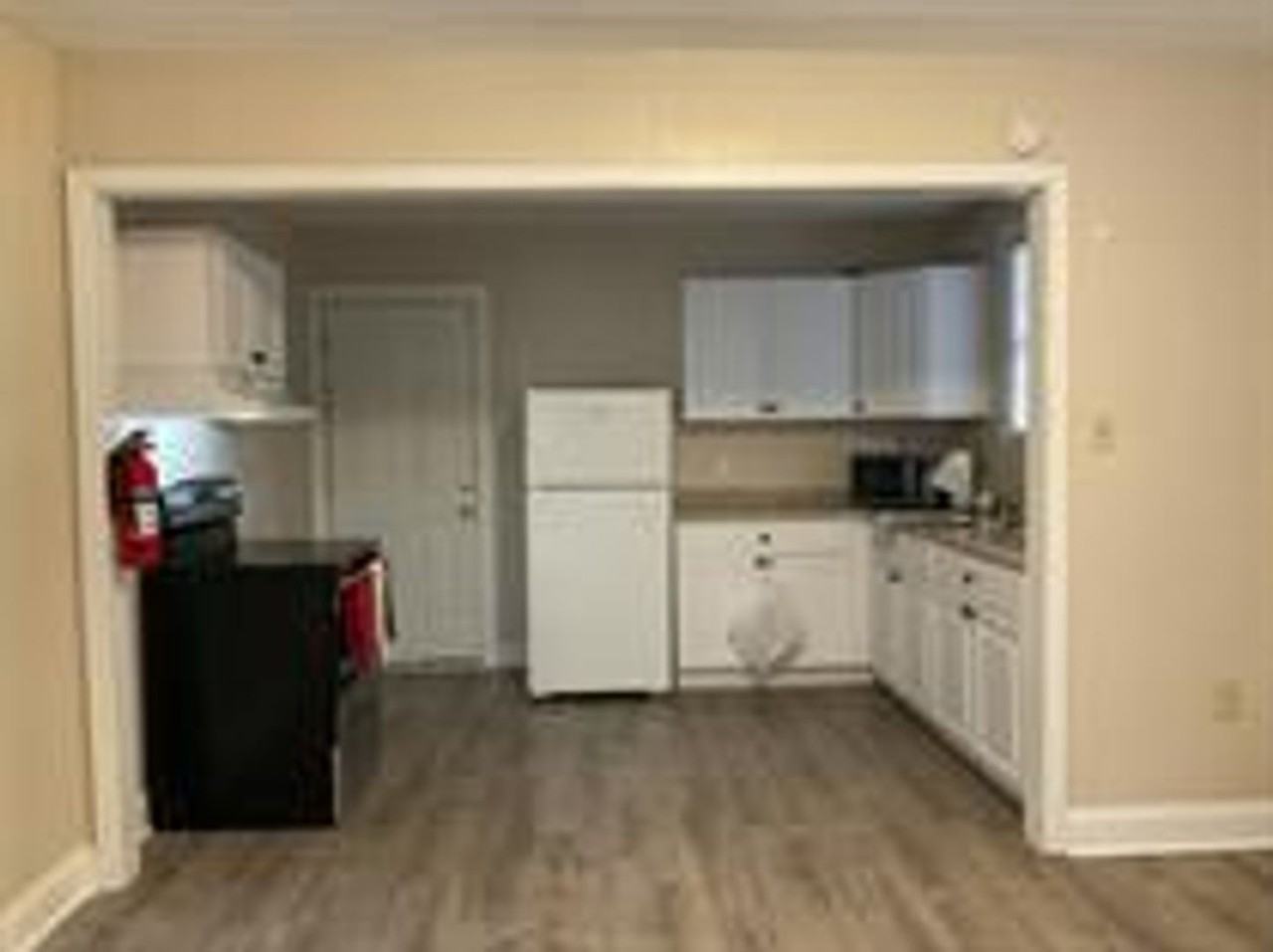 2347 Rhodes Ave - Photo 3 of 7