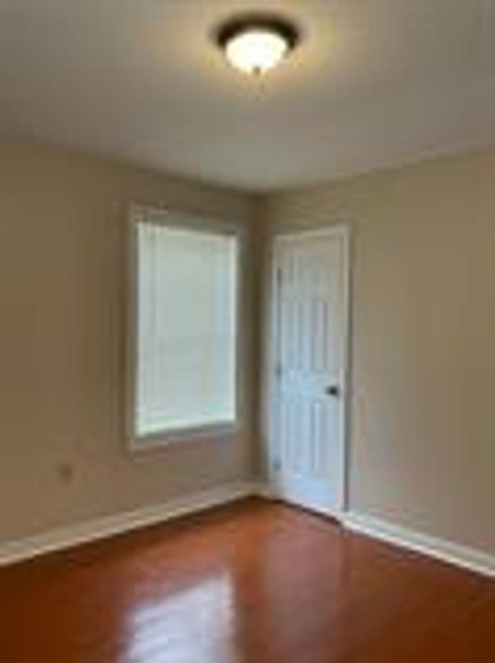 2347 Rhodes Ave - Photo 5 of 7